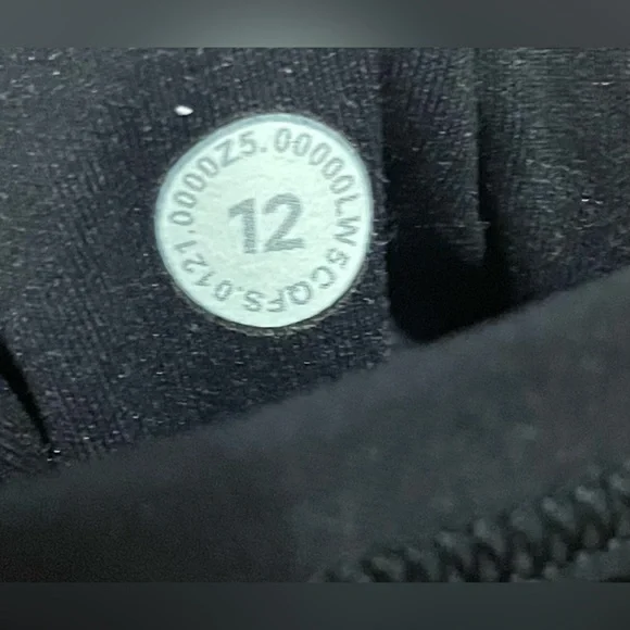 Lululemon Invigorate High-Rise Tight 25"
Black | women’s size 12 - Picture 9 of 9